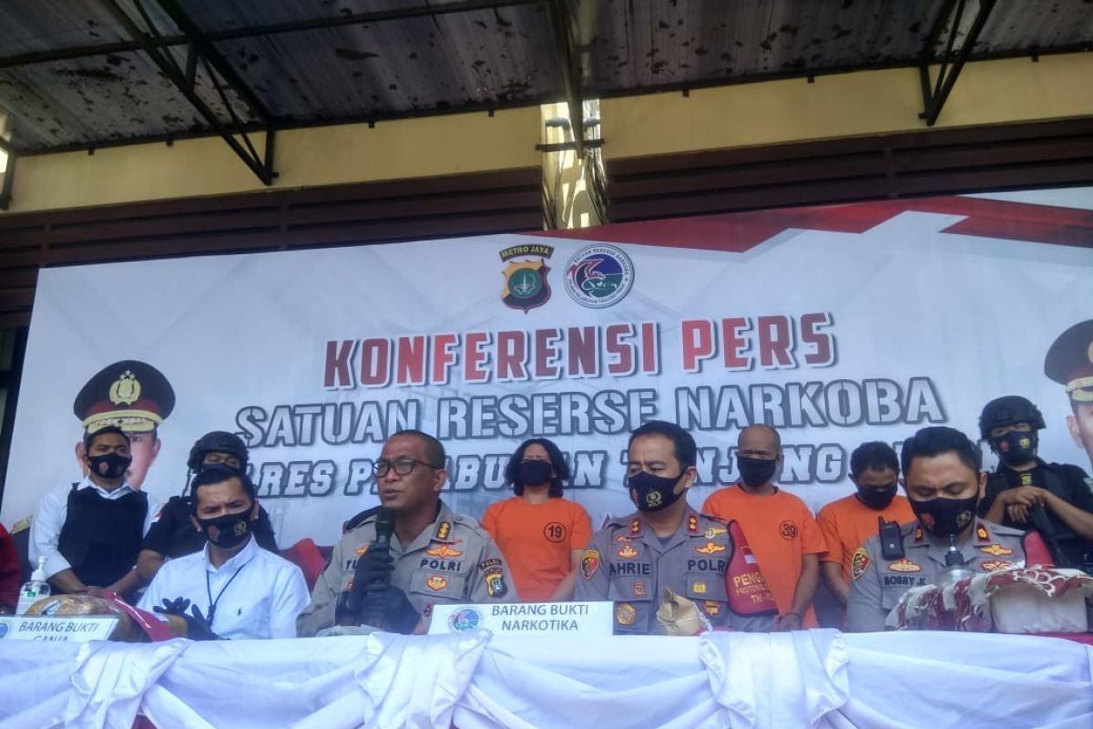 Polisi sebut penabuh drum J-rocks bukan pengedar