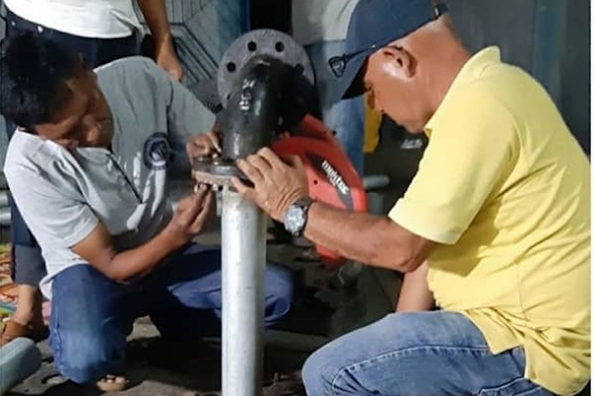 Aliran air terhenti karena  perbaikan dan pemasangan pompa, PAM Tigo Payakumbuh kirim mobil tangki