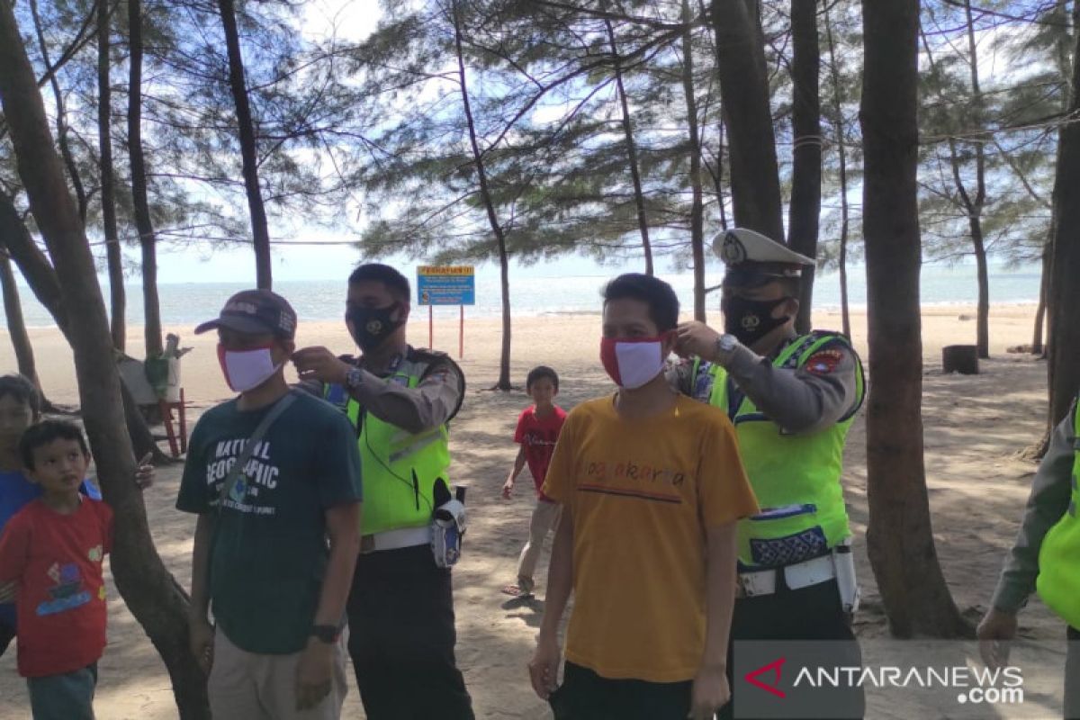 Satlantas Polres Bangka tingkatkan pengawasan protokol kesehatan pantai