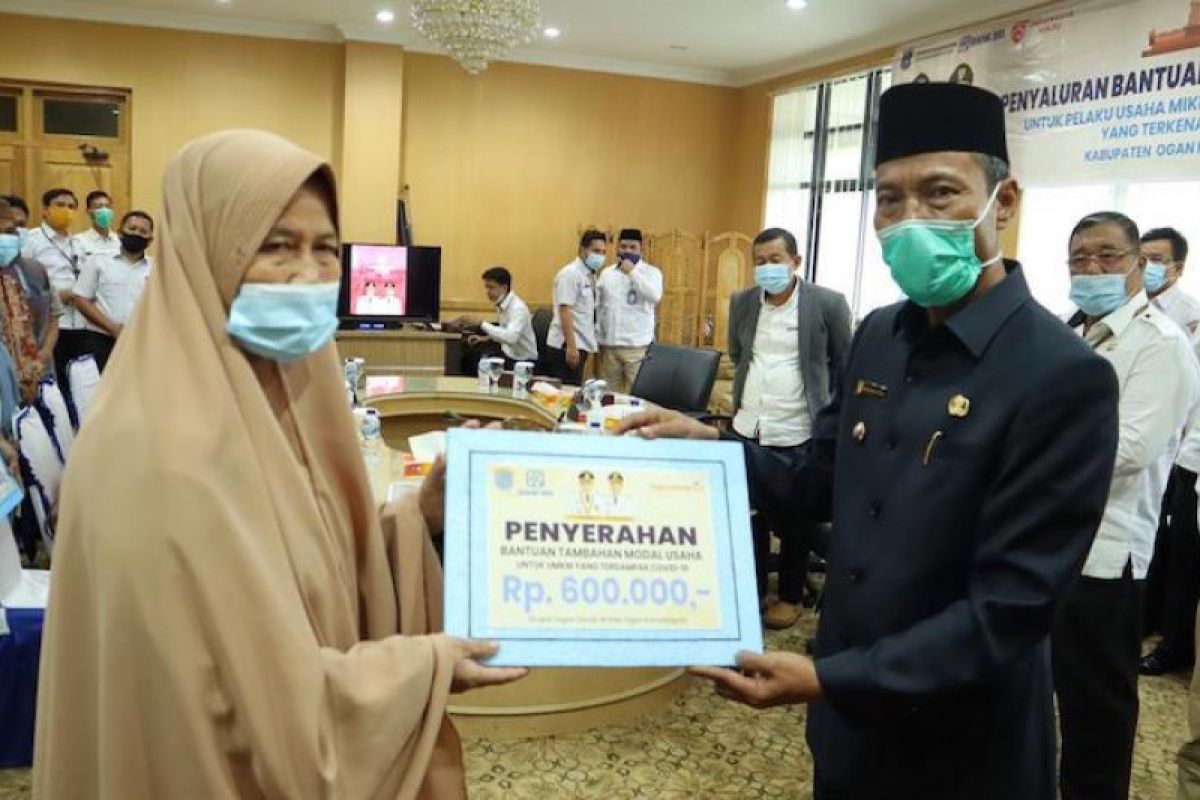 Pemkab OKI salurkan bantuan  modal kerja 17.253 UMKM