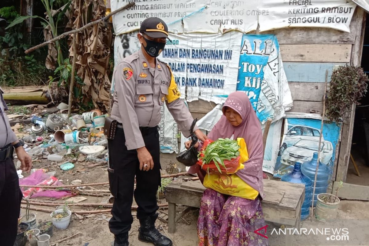Polres Bangka Barat salurkan bantuan sembako dan sayur mayur