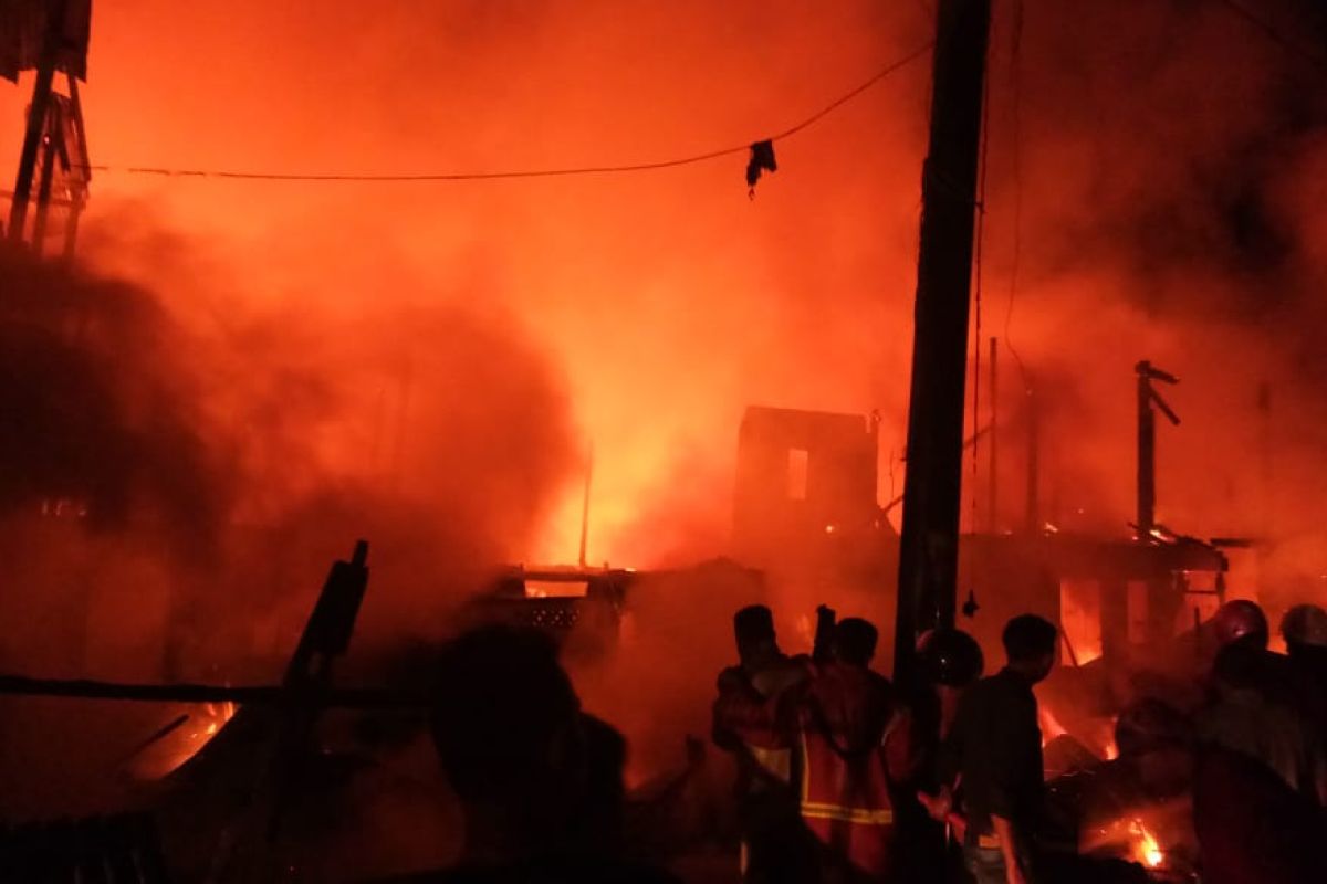 Kebakaran di Makassar, 111 rumah hangus dan satu korban tewas