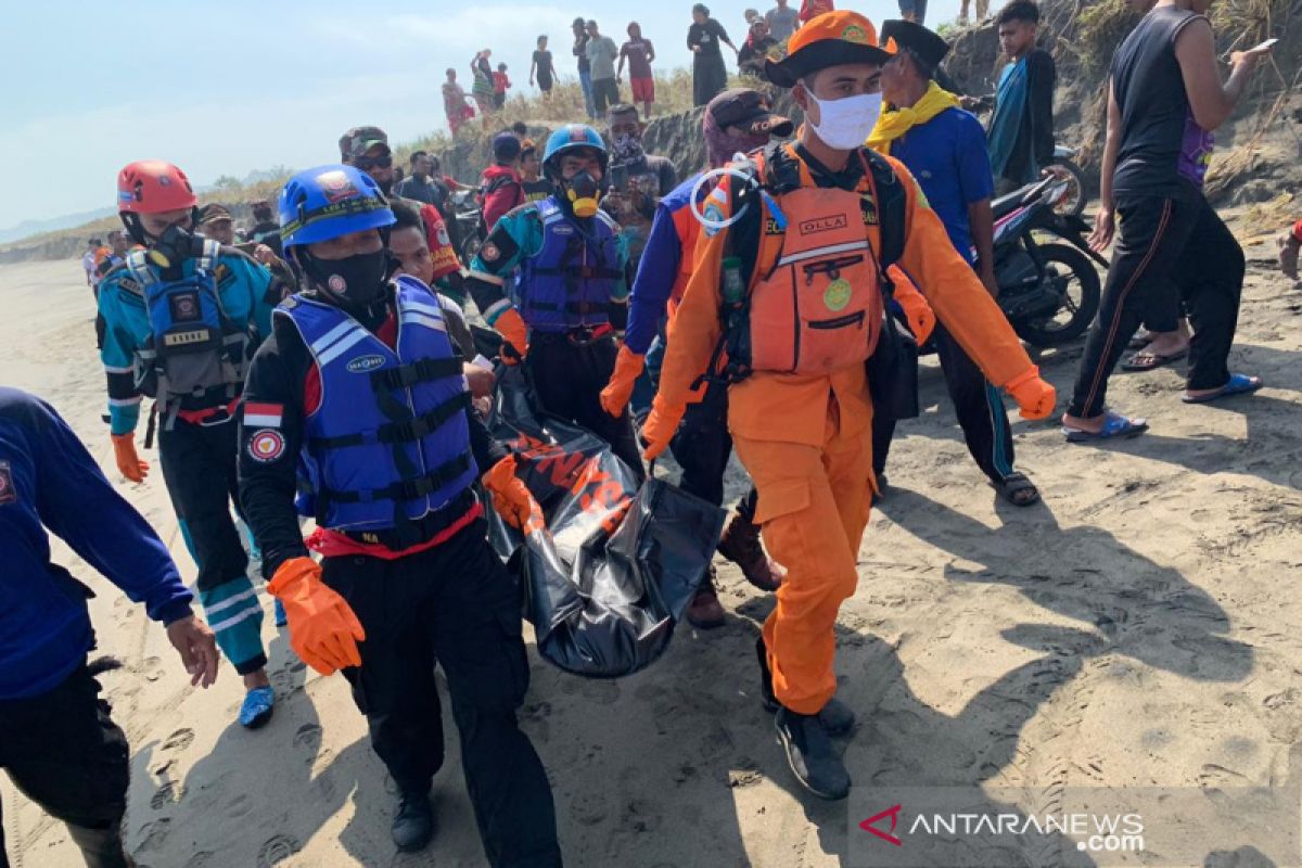 Seorang santri tenggelam di pantai saat berenang, ditemukan meninggal dunia