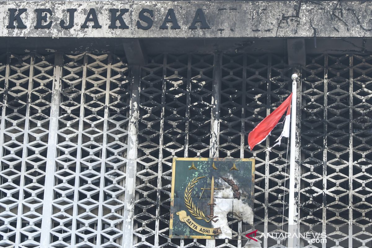 Kemarin, penyebab tewas Henry Gunawan hingga gedung Kejagung terbakar