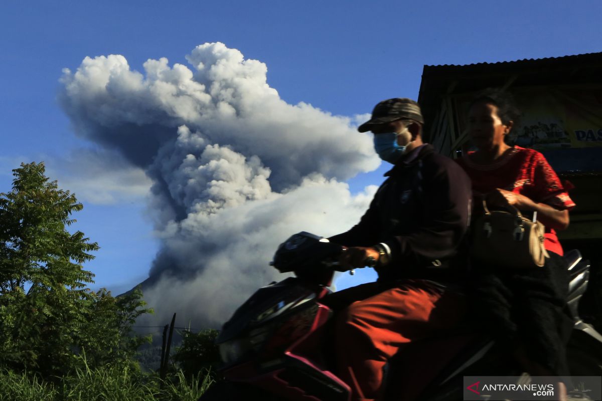 Pekan ini Sinabung meletus, banjir melanda Cilacap dan Kebumen