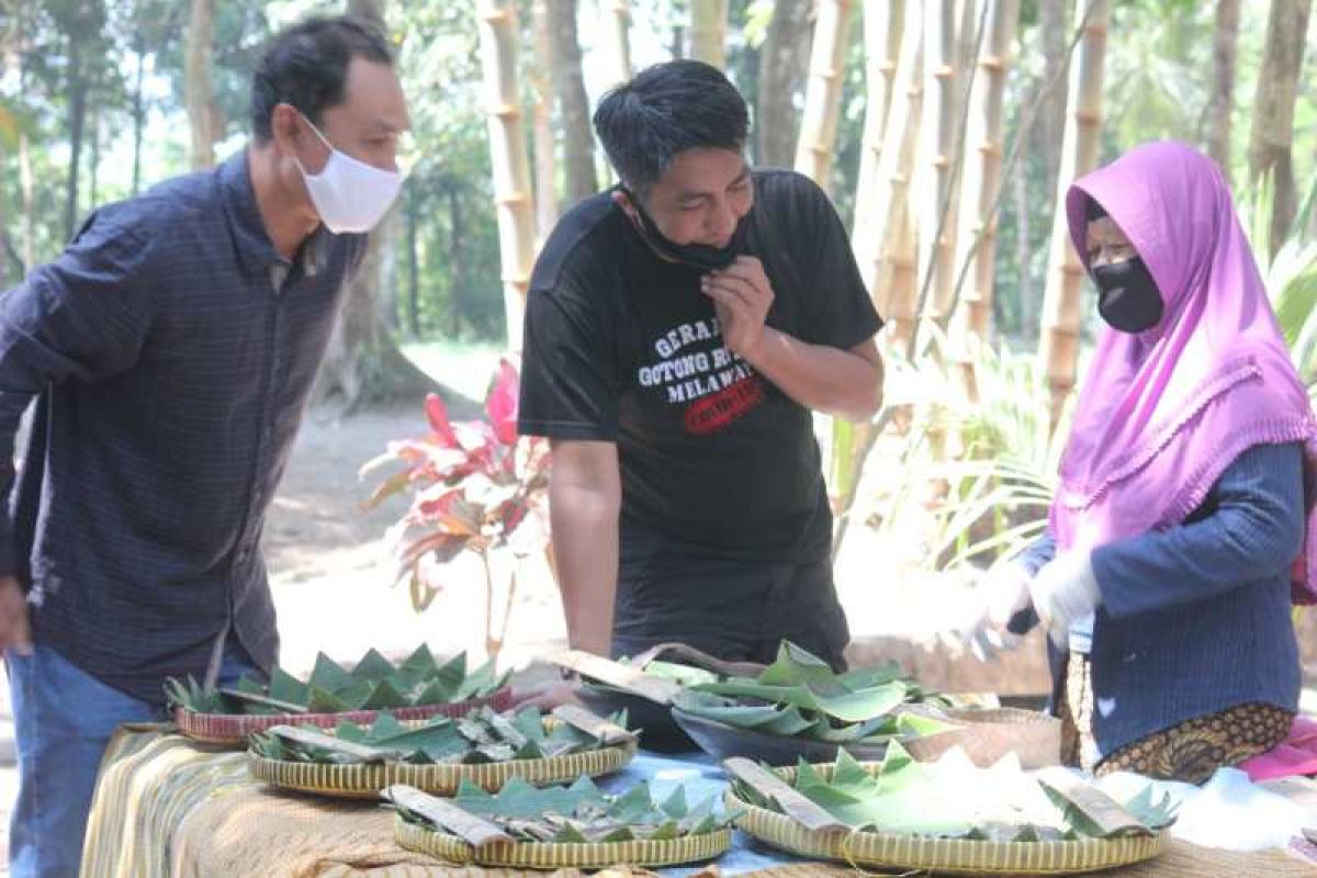 Pasar Tradisi Lembah Merapi Bukit Gununggono beroperasi kembali