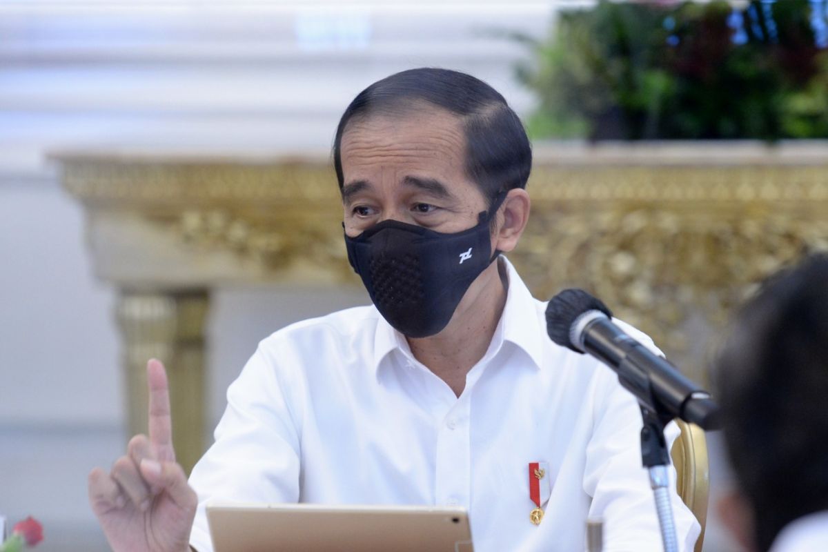 Jokowi cautions law enforcers against becoming state enemies