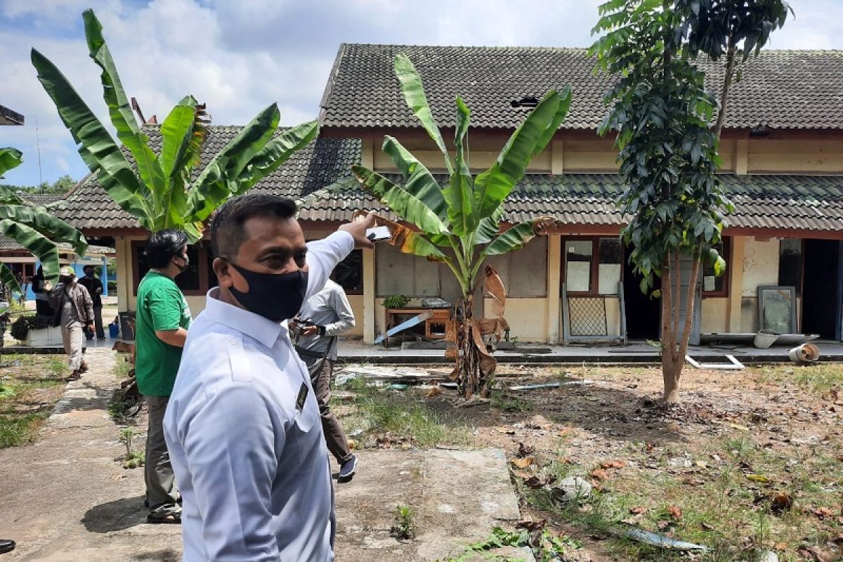 7 tahanan BNNP Jambi kabur dengan cara menjebol atap sel dan lompati pagar setinggi tiga meter