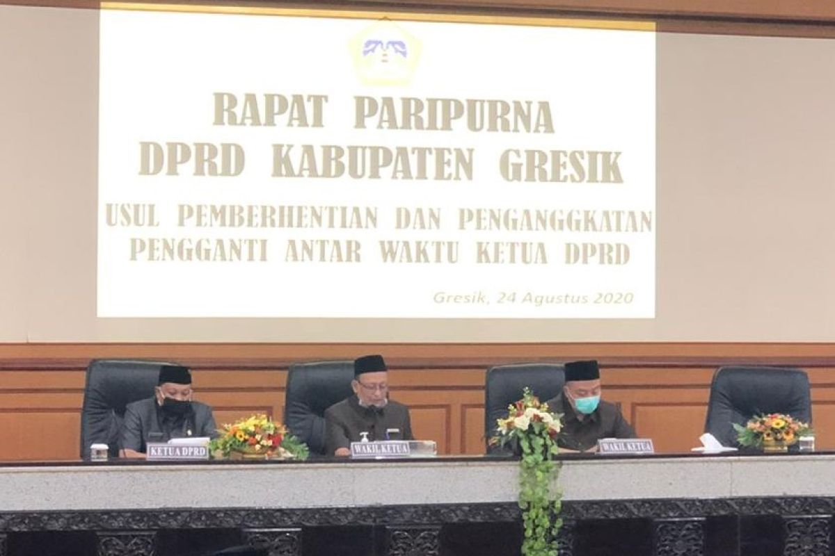 Politik kemarin, Ketua DPRD Gresik dicopot hingga Evi di KPU lagi