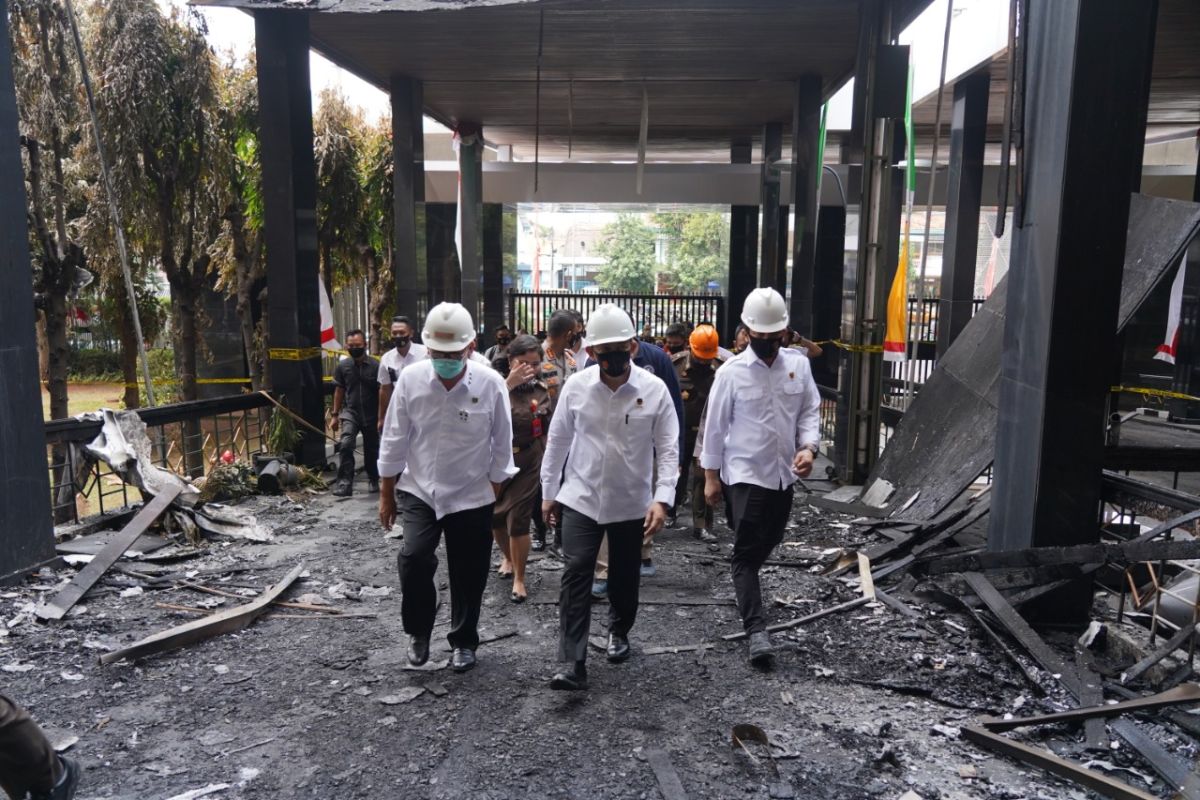 Kabareskrim cek olah TKP di Gedung Kejaksaan Agung yang terbakar