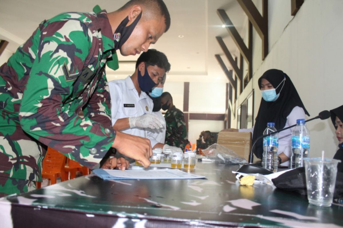 BNNK Solok lakukan tes urine terhadap anggota Kodim 0309