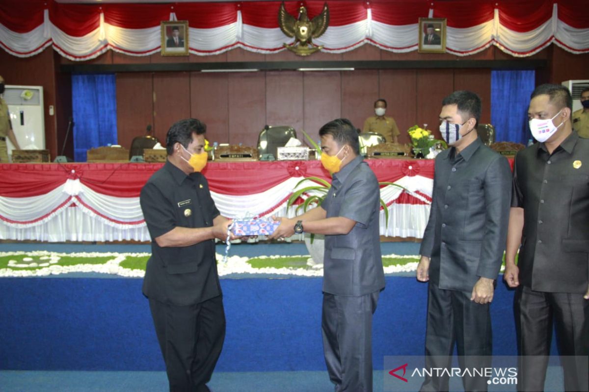 Bupati Belitung sampaikan raperda APBD perubahan tahun 2020