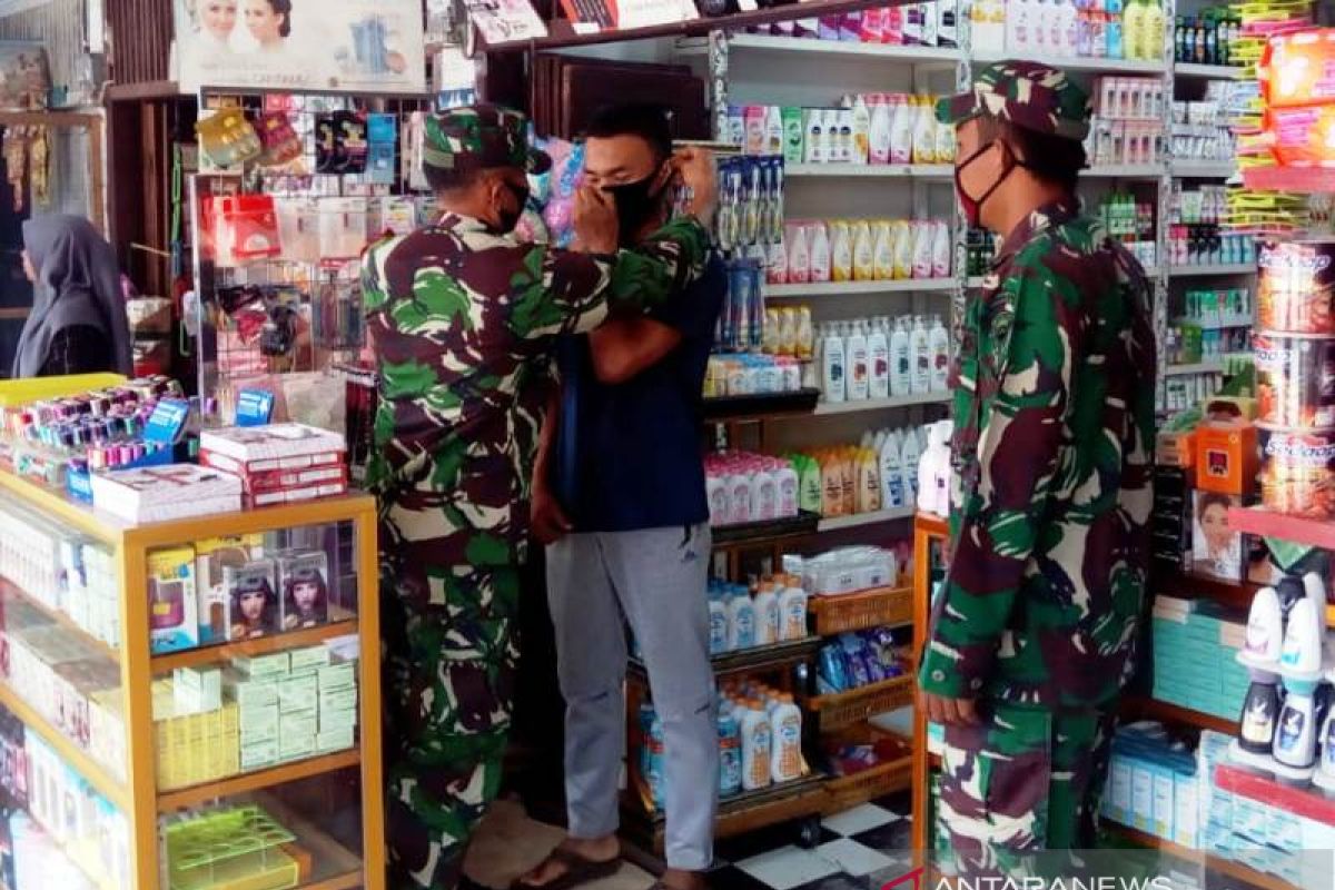 Kodim 0116 Nagan Raya patroli disiplin, Imbau warga pakai masker