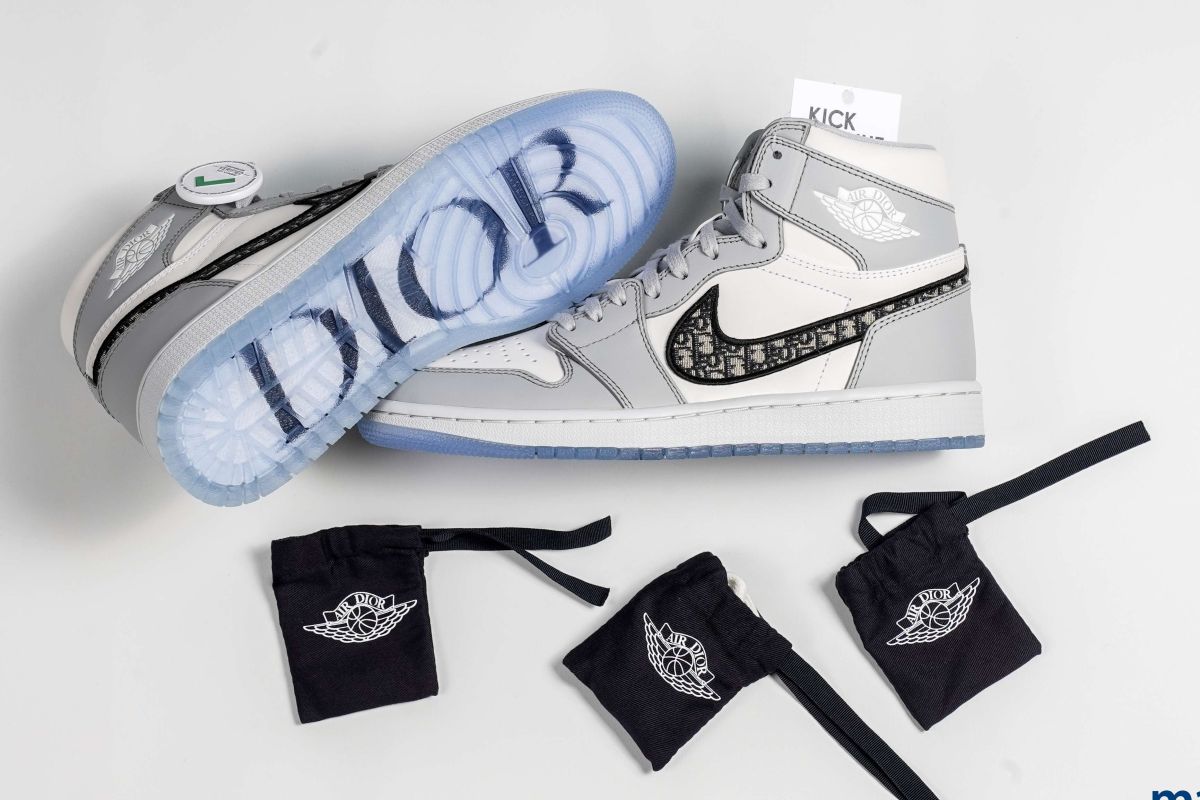 Sepatu seharga ratusan juta rupiah kolaborasi Nike Air Jordan & Christian Dior