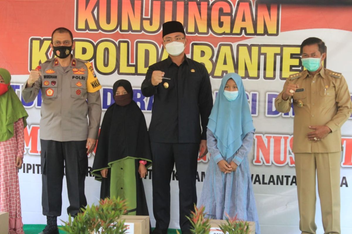 Wagub Banten Andika Hazrumy  sosialisasikan wajib masker di Kampung Tangguh Nusantara