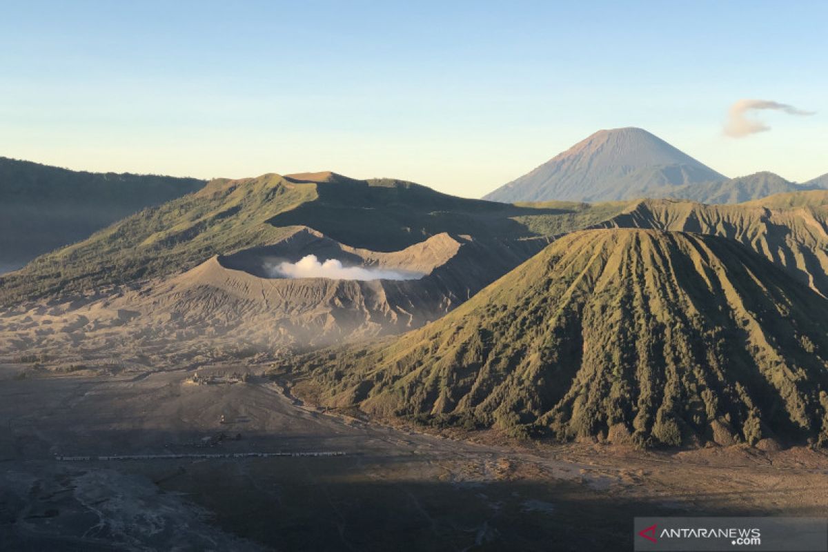 Balai Besar TNBTS berencana buka pendakian Semeru