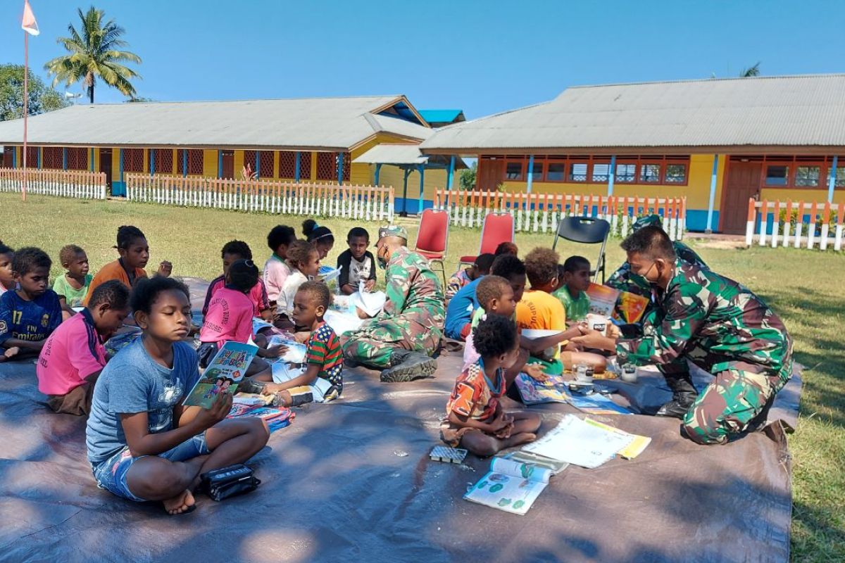 TNI sediakan layanan perpustakaan keliling siswa SD di perbatasan RI-PNG