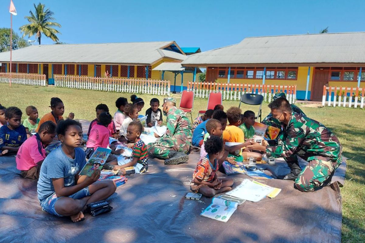 TNI Sediakan Layanan Perpustakaan Keliling Siswa SD Di Perbatasan RI ...