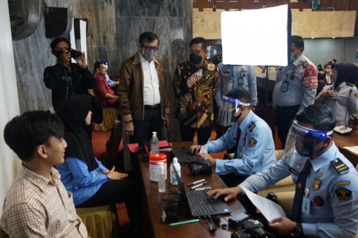 Yasonna sambut baik usulan penyediaan layanan paspor di DPR