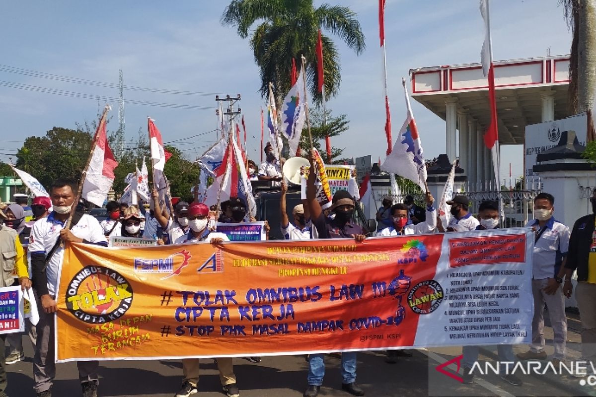 Buruh di Bengkulu minta dukungan DPRD tolak RUU cipta kerja