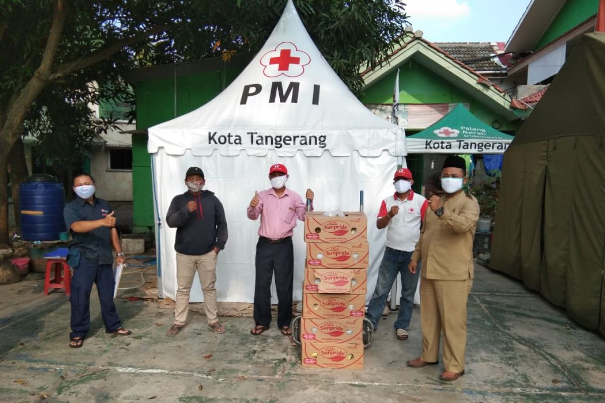 PMI Tangerang distribusikan pisang ke warga terdampak COVID-19