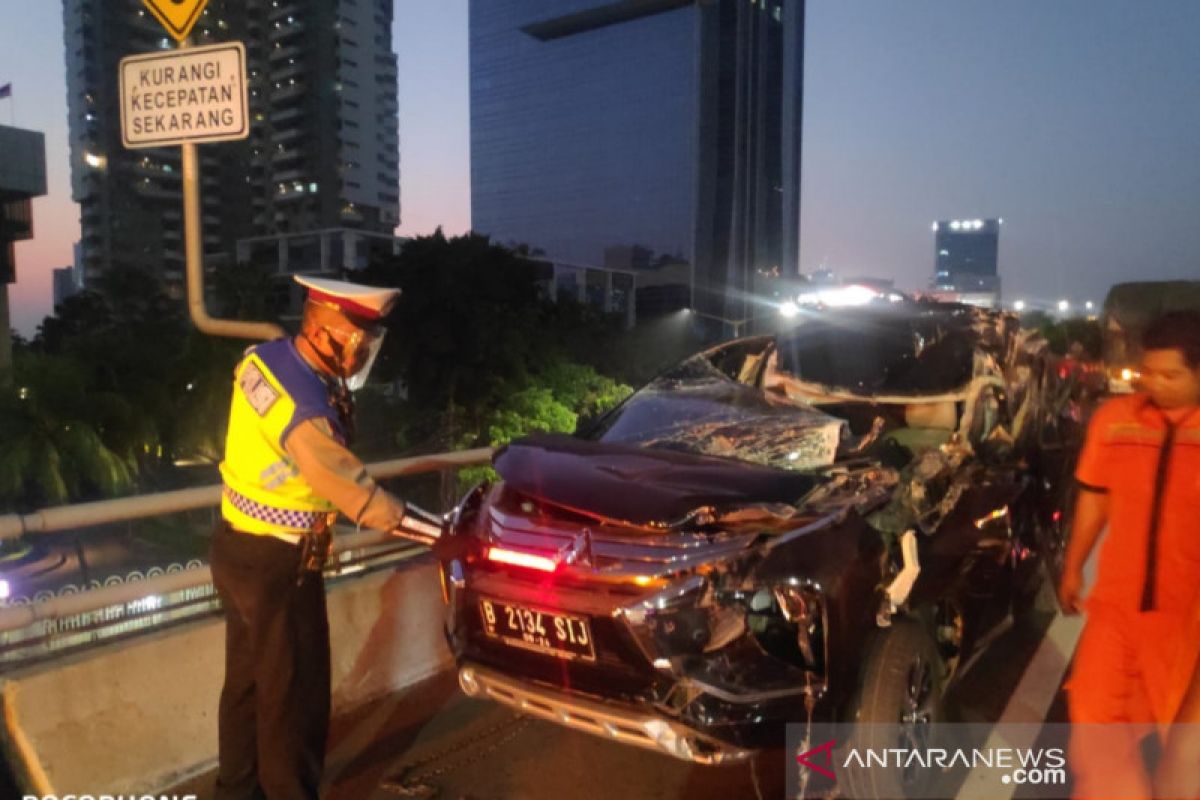 Kecelakaan terjadi di KM10 Tol Slipi