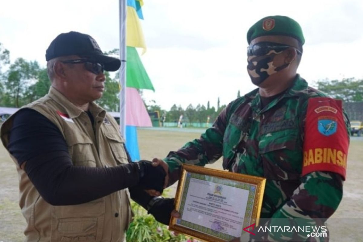 Berkat dedikasi sosial Babinsa Samalantan Bengkayang dapat penghargaan