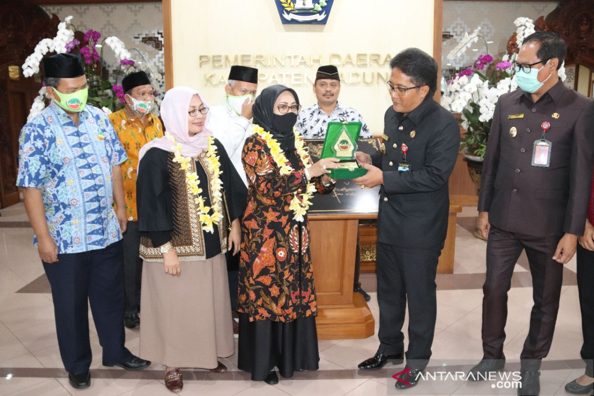 Putri Wapres Siti Ma'rifah kunjungi UMKM di Badung