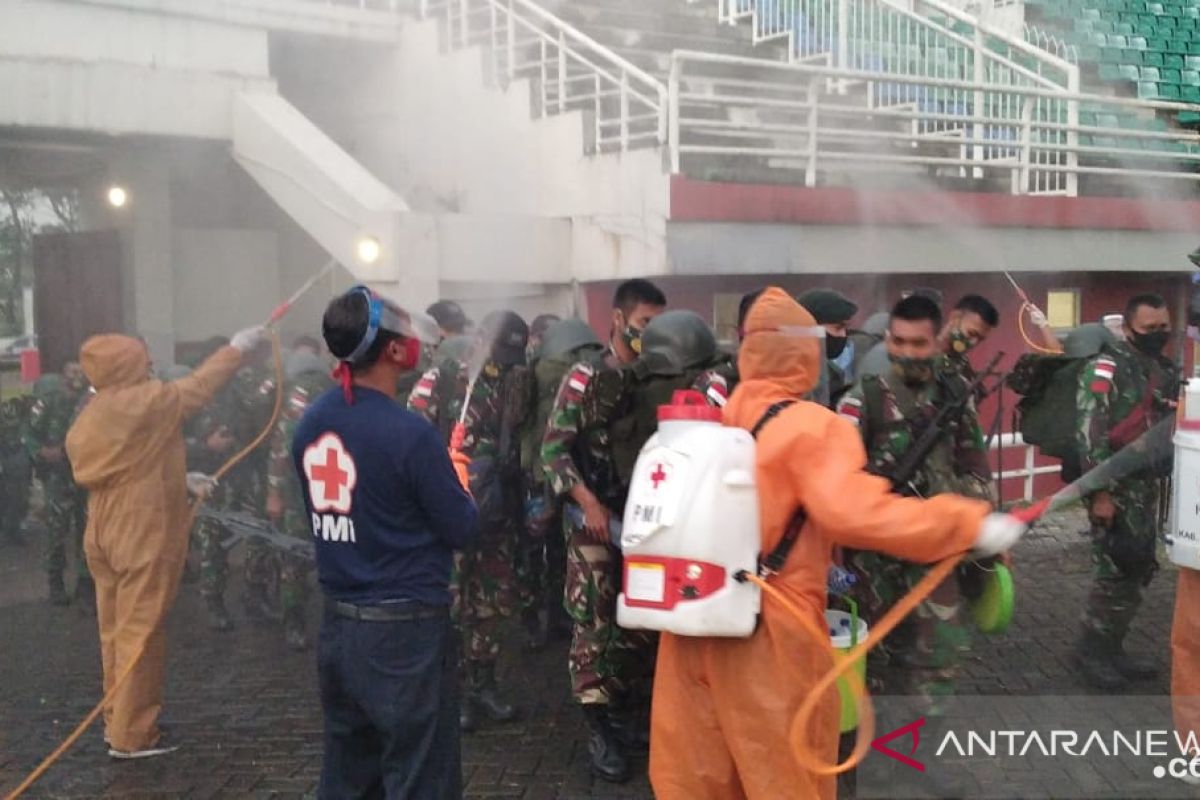 PMI ikut sambut Yonif 509 Raider di JSG datang, cek suhu tubuh dan disemprot disinfektan