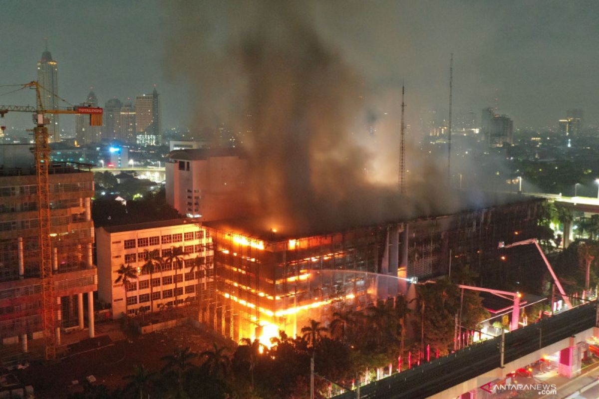 Internal penyidik Polri gelar perkara tersendiri sebelum tetapkan tersangka kasus kebakaran Gedung Kejagung