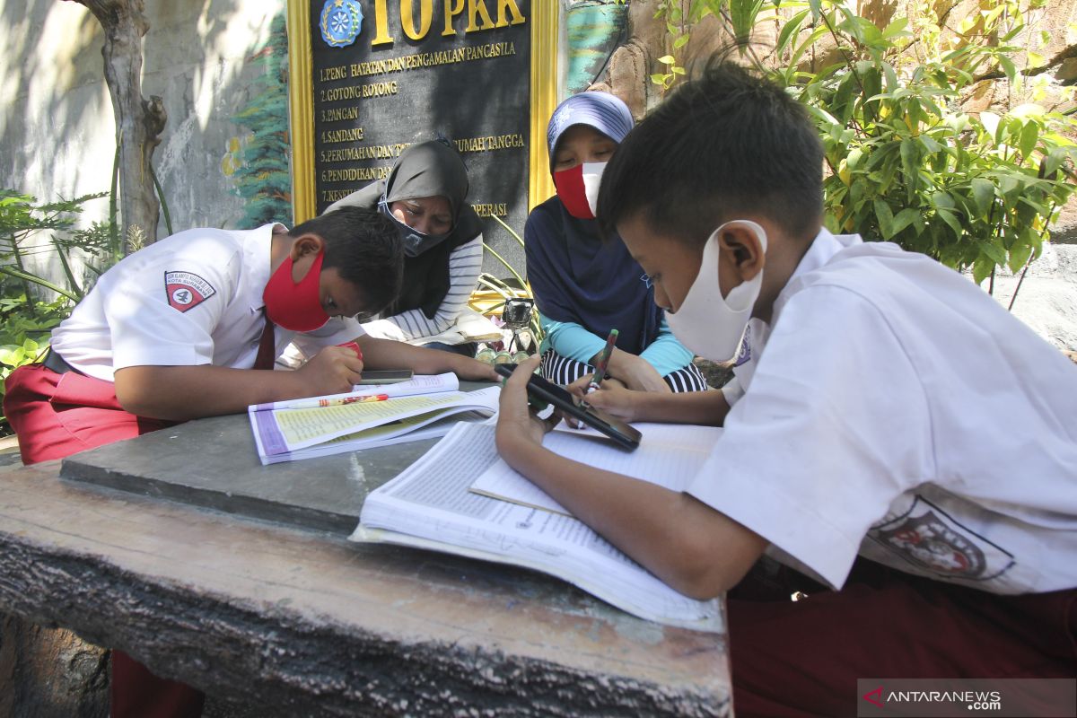 Surabaya sudah salurkan 85 persen kuota internet kepada siswa dan guru