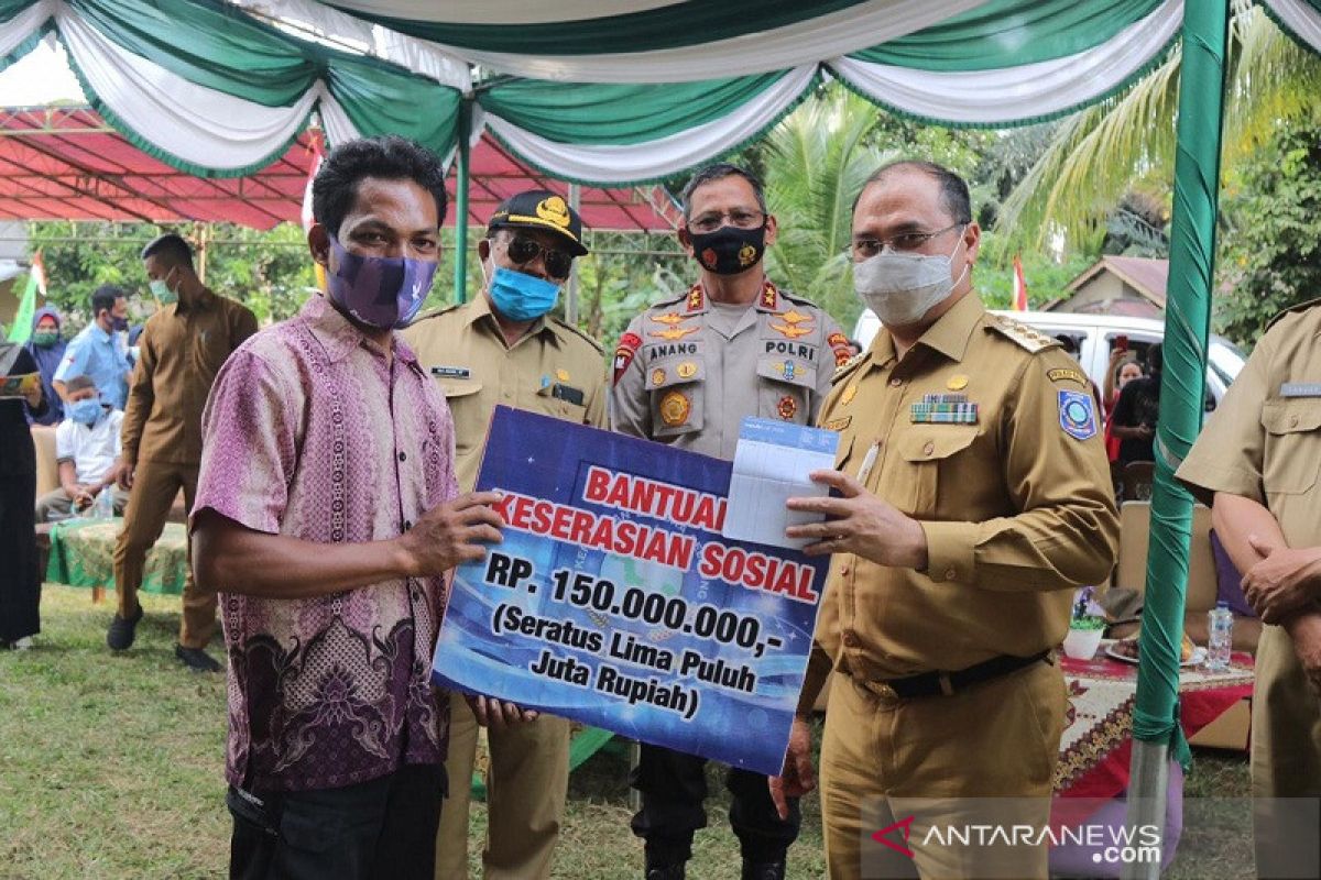 Gubernur Bangka Belitung serahkan bantuan keserasian sosial Kemensos