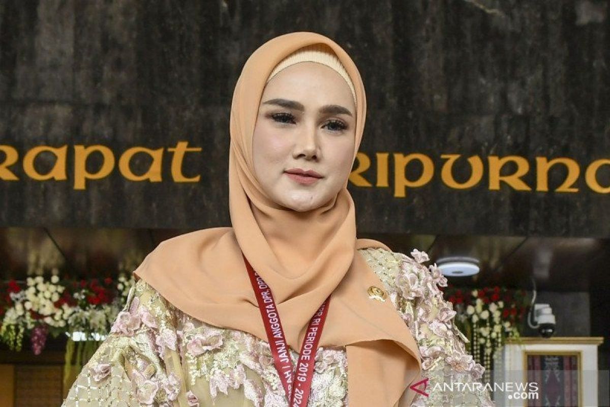 Anggota Komisi VII DPR Mulan Jameela tanyakan utang PLN senilai Rp694 triliun