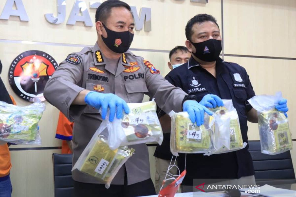 Polda Jatim bongkar peredaran 8,4 kilogram sabu jaringan Malaysia