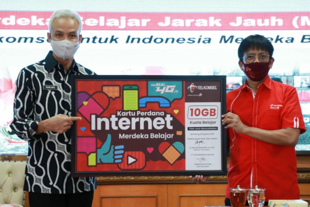 Gubernur Jateng minta perusahaan telekomunikasi bantu tangani "blank spot"