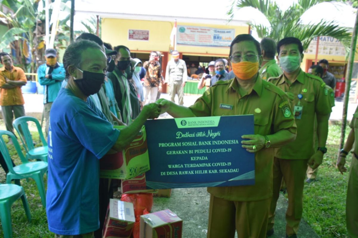 Bank Indonesia salurkan bantuan sembako di Sekadau