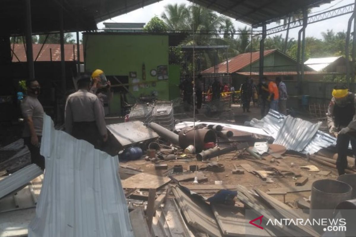 Tim Jibom Gegana Brimob Polda Sumut olah TKP ledakan di Hamparan Perak
