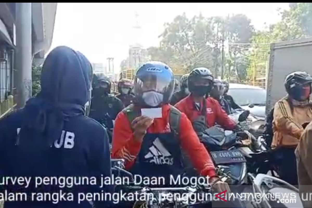 Sudinhub Jakbar survei pengendara motor untuk cari penyebab kemacetan