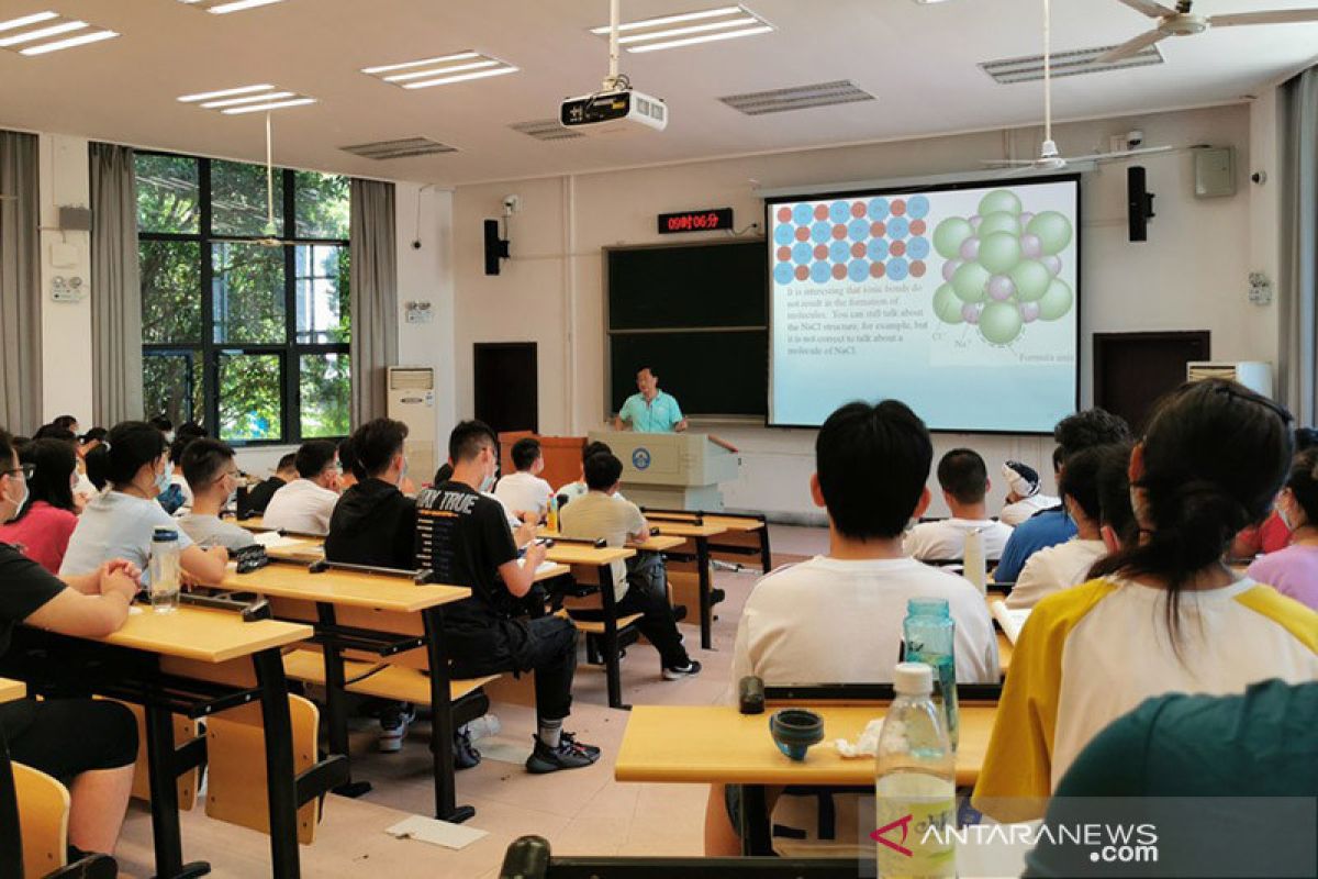 Selasa, seluruh sekolah di Wuhan, China, serentak dibuka