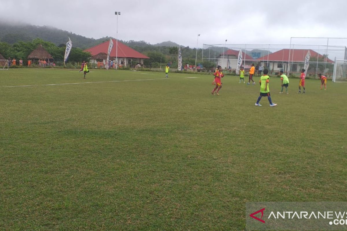 Sekolah sepak bola Atambua mulai lagi berlatih bersama