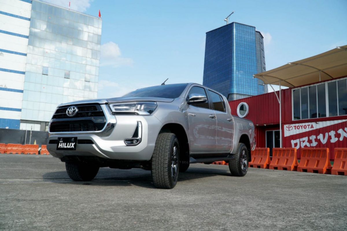 Toyota Hilux facelift beri sentuhan perkotaan pada DNA mobil niaga