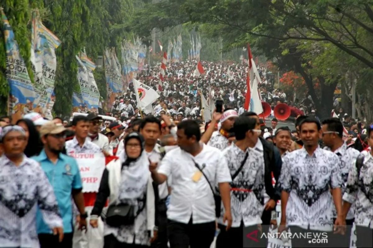 Jokowi luncurkan bantuan subsidi gaji bagi 15,7 juta pekerja