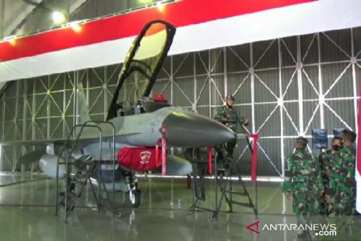 Dua pesawat F-16 di-upgrade melalu  Program Falcon Star-eMLU perkuat Lanud Iswahjudi