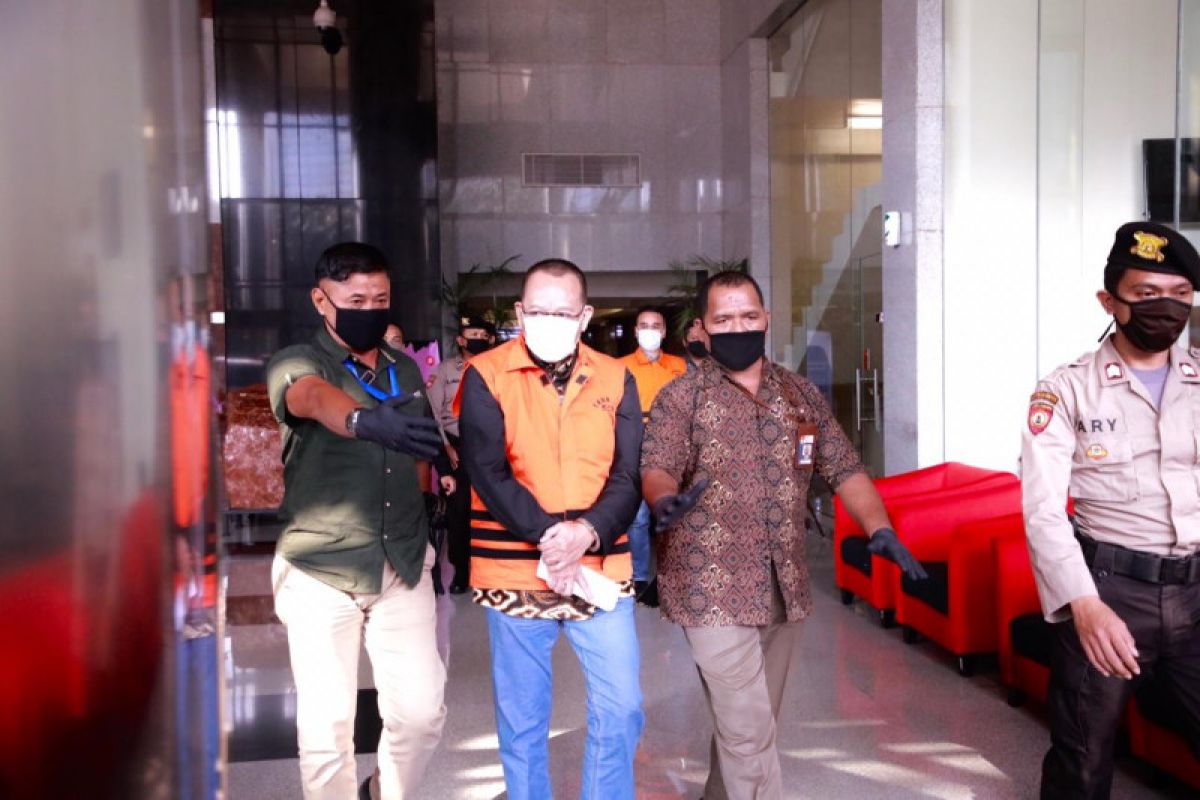 KPK perpanjang penahanan mantan Sekretaris MA Nurhadi dan menantunya