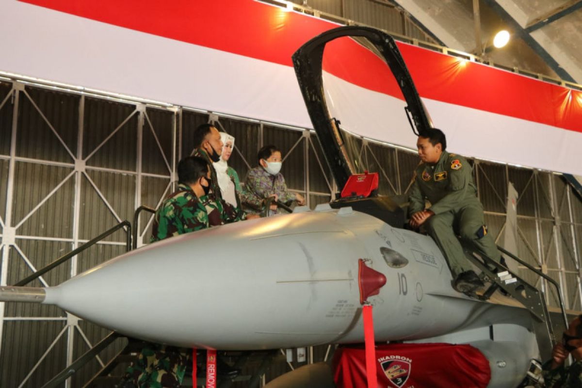 Dua pesawat F-16 Program Falcon Star eMLU  kembali mengudara