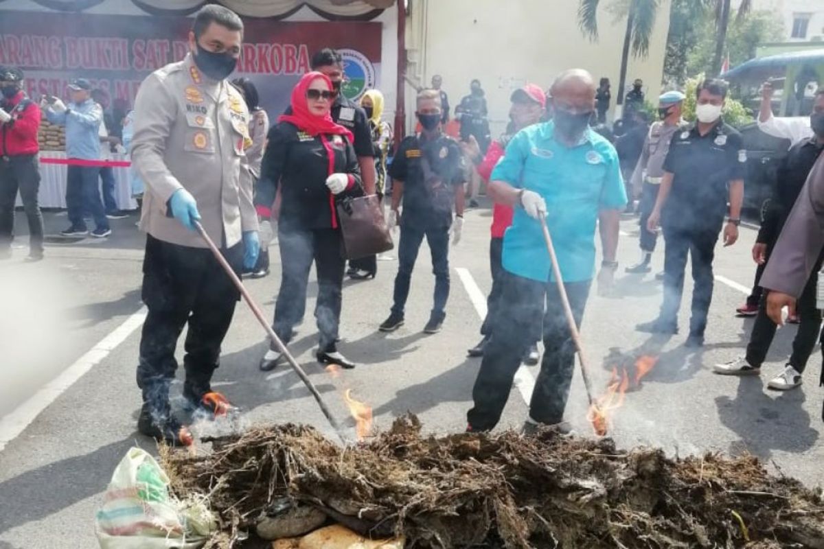 Polrestabes Medan musnahkan barang bukti ganja 358 kg