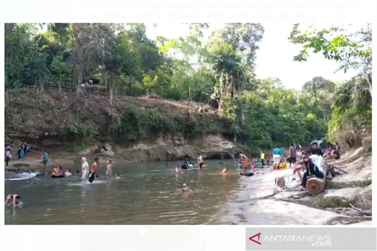 Wisata Muara Curug Tiga Seluma dipadati pengunjung