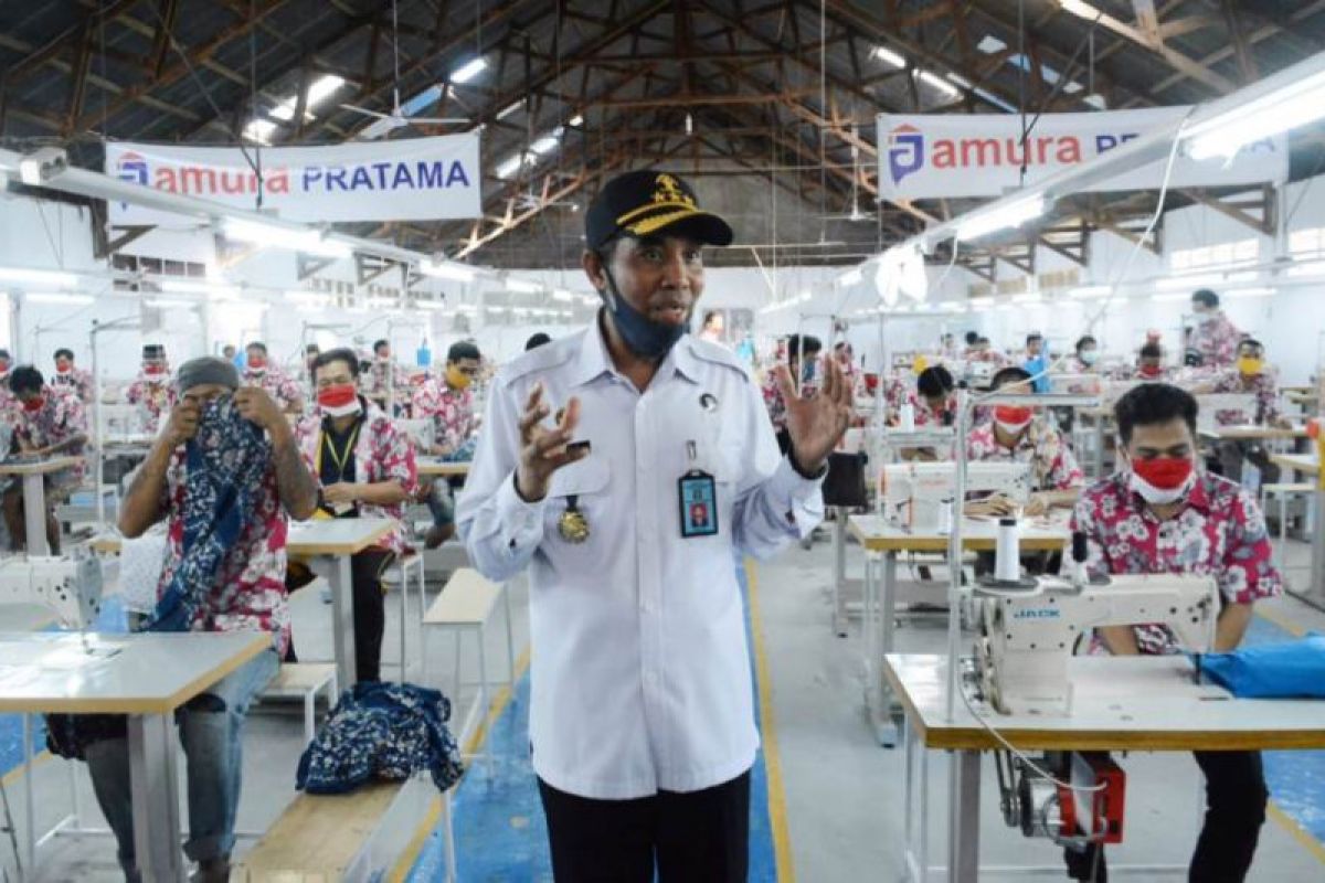 Staf Ahli Menkumham tinjau pabrik garmen di Lapas Makassar