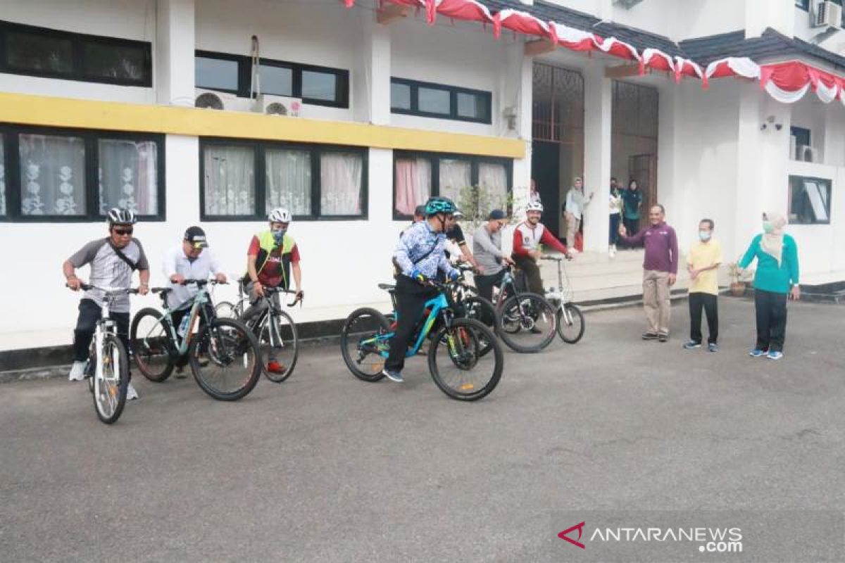 Sekda Belitung gowes bersama guna jalin kekompakan sesama ASN