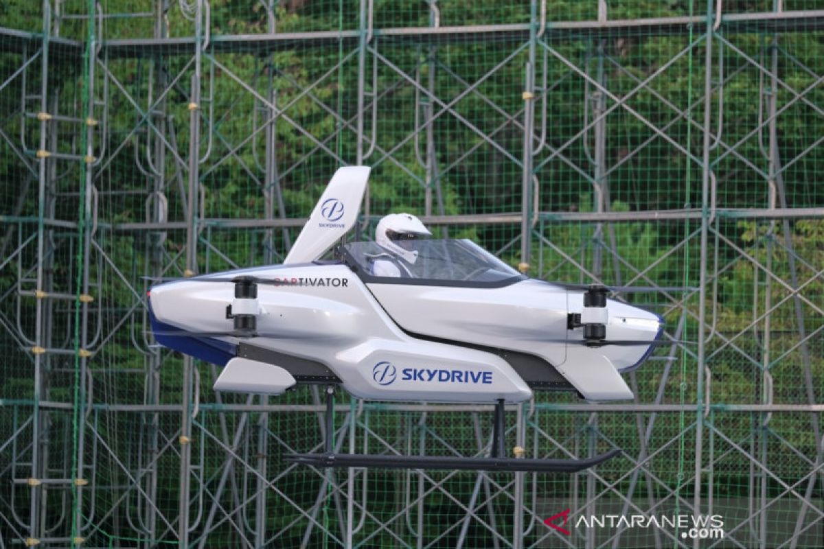 SkyDrive uji coba mobil terbang berawak pertama di  Toyota Test Field Jepang